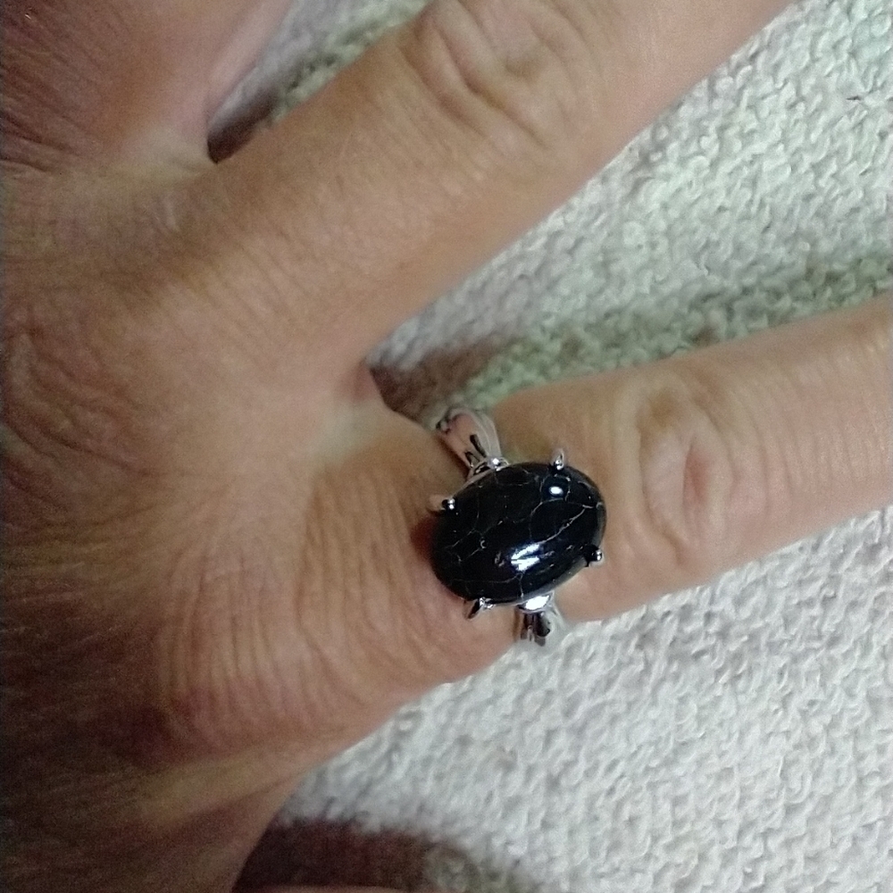 Silvertone black 🖤 stone 🪨 ring 💍 9.5